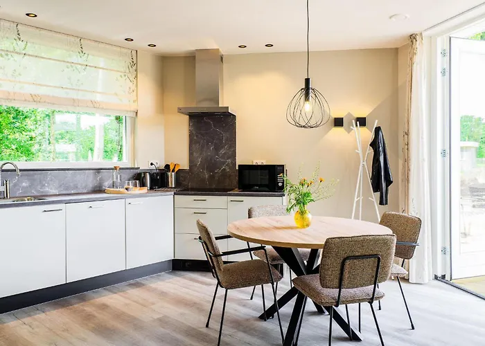 2 Bedroom Awesome In Holiday home *